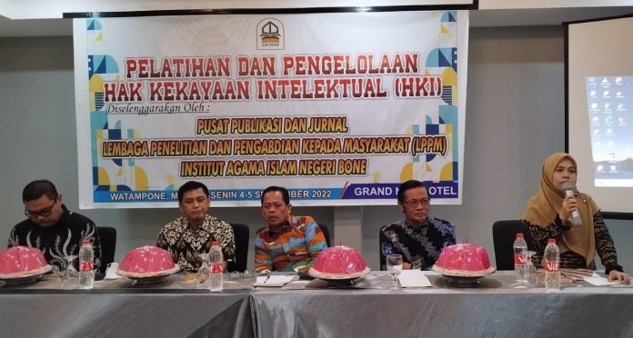 Pusat Publikasi dan Jurnal LPPM IAIN Bone menggelar Pelatihan dan Pengelolaan Hak Kekayaan Intelektual bagi di Grand Nur, Ahad-Senin (4-5/9/2022).