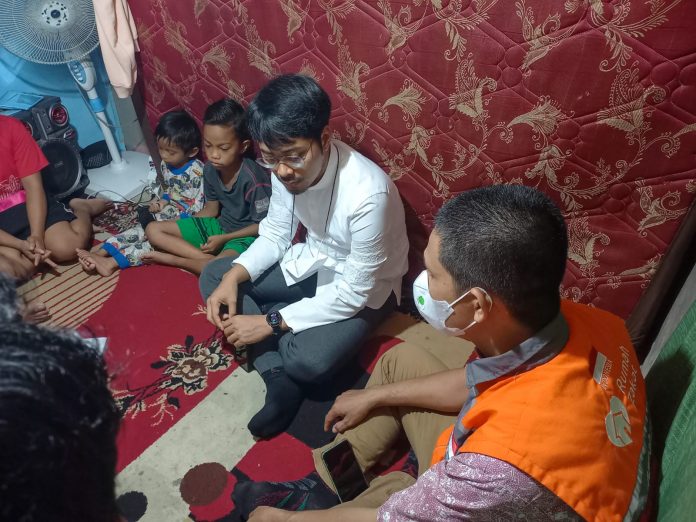 Kadis Pendidikan Kota Makassar dan Massikola Antar Anak Kelahiran Jayapura Mendaftar di SDN Tanggul Patompo I
