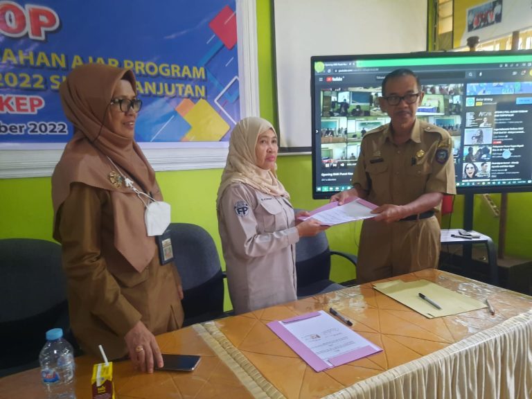 SMKN 1 Pangkep Jalin Kerja Sama Fajar Pendidikan Melalui Penandatangan MoU