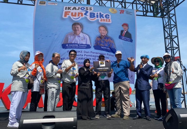 Burhanuddin Raih Hadiah Umroh Saat Ikut Acara IKAJOSS Fun Bike 2022