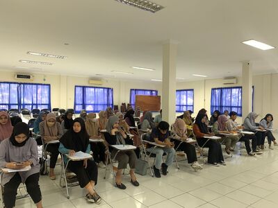 Siapkan Lulusan Berkompetensi, Prodi Perpajakan Poltekbos Gelar Test TOEFL