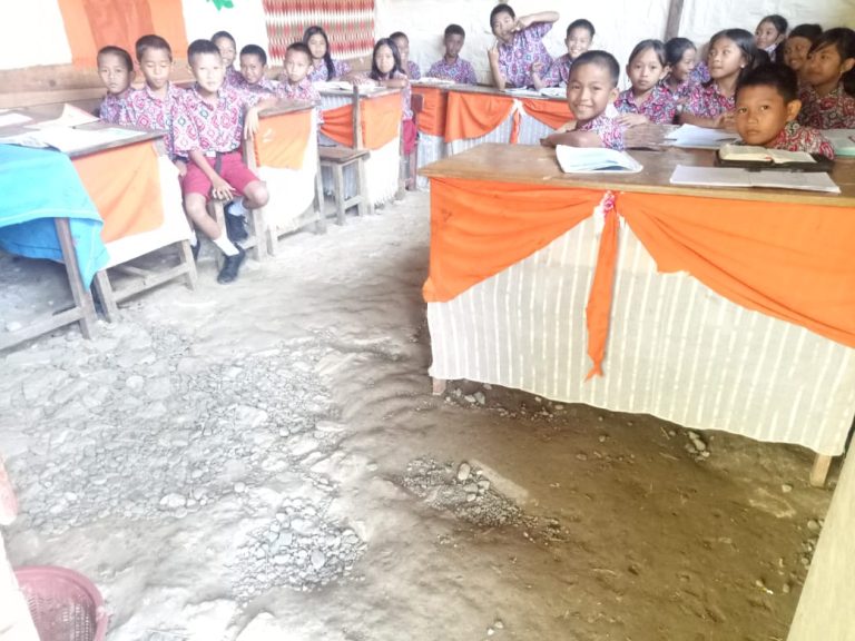 Minim Perhatian, SDN 4 Sanggalangi Belajar di Ruang Tak Layak