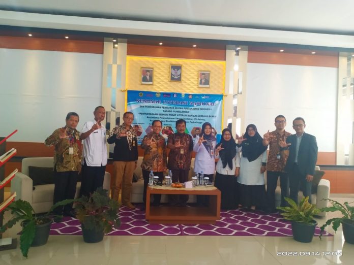 Seminar Literasi Nasional “Perpustakaan sebagai Pusat Literasi Menuju Gerbang Dunia” di SMAN 1 Bobotsari, Rabu (14/9).