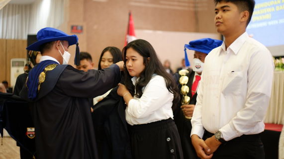 1.864 Maba Unibos dikukuhkan, Rektor: Sukses Berawal dari Tantangan Bukan Zona Nyaman.[Foto: Humas Unibos]