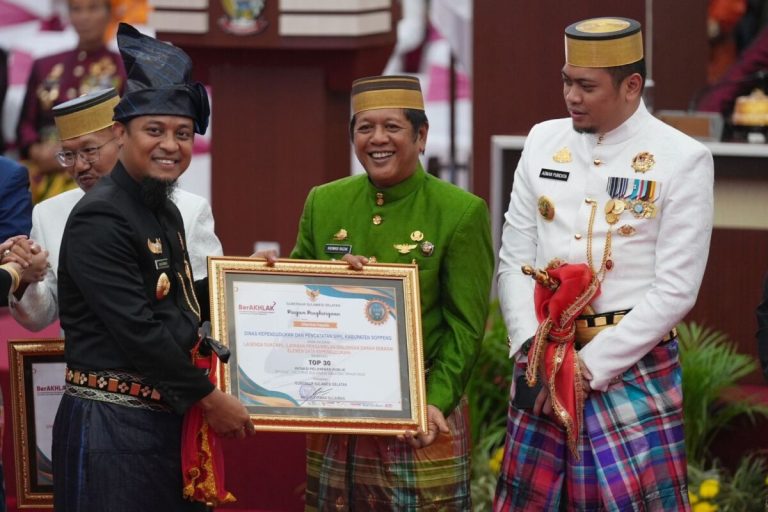 2 Inovasi Kabupaten Soppeng Terima Penghargaan Hari Jadi Sulsel