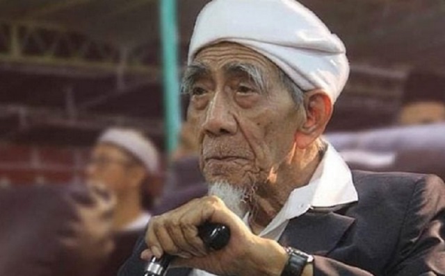 Wasiat Mbah Moen: Baca 100 Kali, Sukses Dunia Akherat dan Terhindar dari Utang!