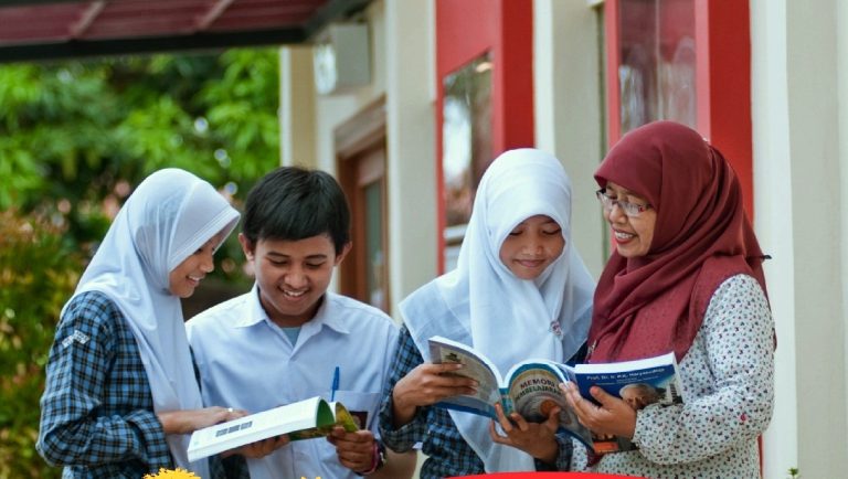 Aturan Terbaru! Cara Mendapat Sertifikat Pendidik bagi Guru dalam Jabatan