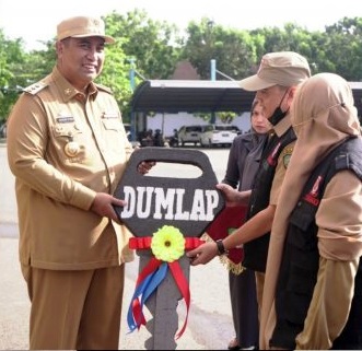 Siaga Bencana, Bupati Maros Serahkan Unit Mobil Dumlap