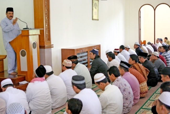 Teks Khutbah Jumat 21 Oktober 2022, Tema : Nasihat Bagi yang Masih Meremehkan Sholat