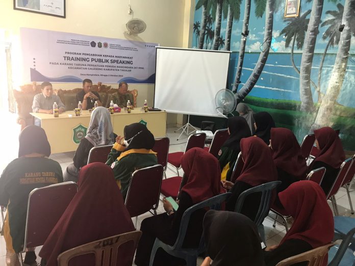 Dosen Unismuh Gelar PKM Training Publik Speaking Bagi Karang Taruna