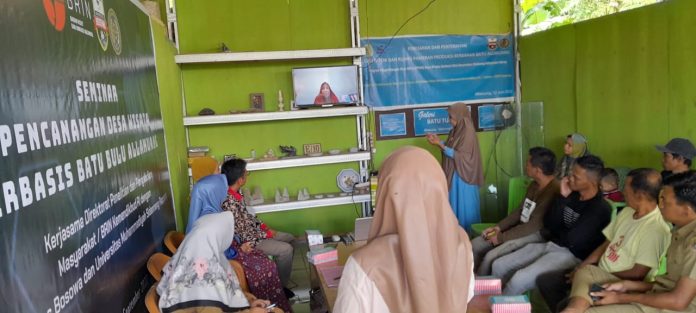 Dosen Unibos Latih Masyarakat Produksi Cinderamata Berbahan Dasar Batu