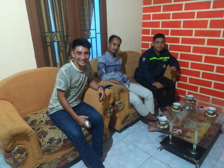 Sambang Rumah Warga, Bhabinkamtibmas Parangbanoa Beri Edukasi Keamanan Lingkungan