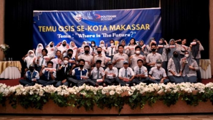 Keren, Unibos dan Poltekbos Bagi-bagi Voucher Beasiswa di Temu Osis se Kota Makassar