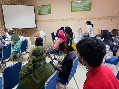 Mahasiswa Departemen Biostatistik - KKB FKM Unhas Ikut Bri Pelayanan KB BOKB di Puskesmas Pampang
