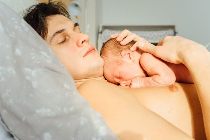 5 Manfaat Skin to Skin Bayi Baru Lahir, Mampu Selamatkan Bayi dari Resiko Hipotermia !