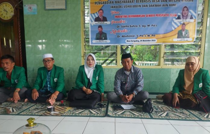Fakultas Ushuluddin dan Dakwah (FUD) IAIN Bone menggelar seminar parenting berwawasan gender di Mesjid Jami' Nurul Jihad Desa Carigading Kecamatan Awangpone, Kamis (24/11/2022).