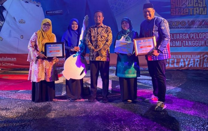 Juara umum TP PKK Pangkep diraih setelah menjuarai sejumlah lomba yang diikuti.