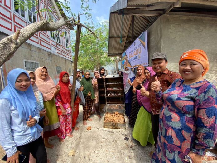 Hasilkan Bajabu Abon Sangrai, Poltekbos dan Unismuh Kolaborasi Pengabdian Masyarakat