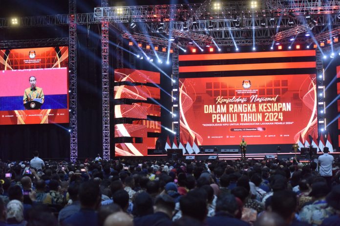 Presiden Jokowi memberikan pengarahan Pada Rapat Konsolidasi Nasional dalam rangka Kesiapan Pelaksanaan Tahapan Pemilu Serentak 2024, di Beach City Entertainment Center, Ancol, Jakarta, Jumat (2/12) pagi. (Foto: Humas Setkab/Jay)