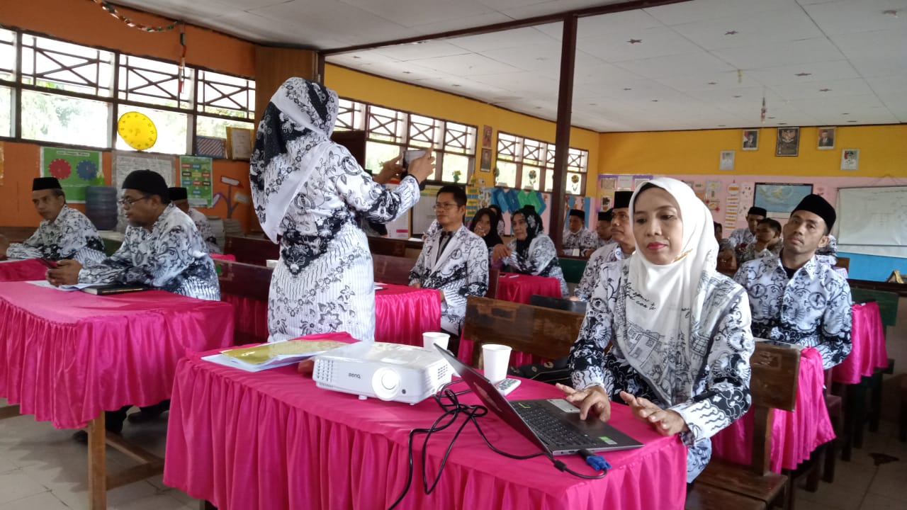 PGRI Kab. Pangkep melaksanakan Konkerkab ke-II di SDN 12 Biraeng Kecamatan Minasatene, Sabtu (3/12/2022).