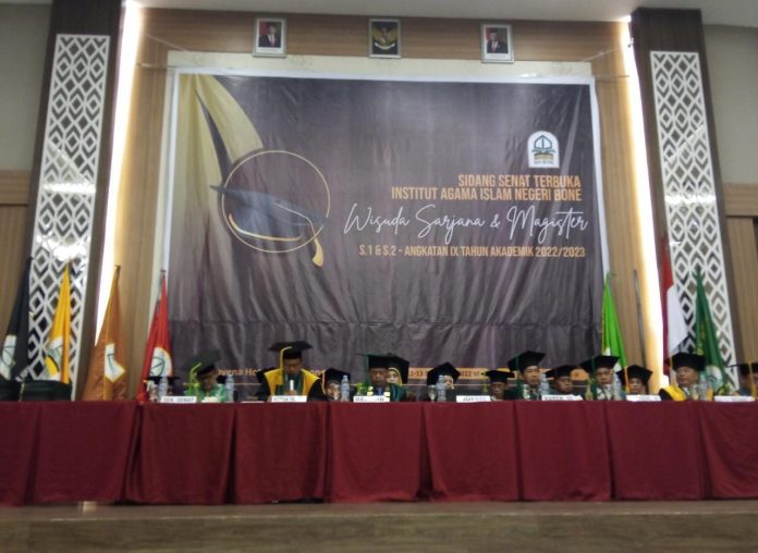 Senat Terbuka Wisuda Sarjana & Magister S1 dan S2 Angkaran IX Tahun Akademik 2022/2023 di Novena Hotel Watampone, Senin (12/12/2022).