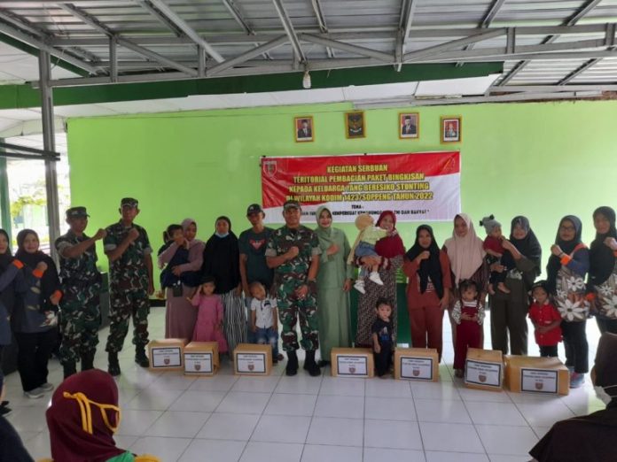Kodim Soppeng Bagikan Bantuan Sembako - [FOTO-Darwis]