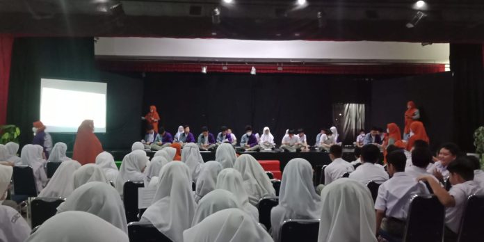 Gelar Athirah English Olympiad 2022