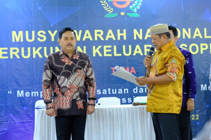 Mantan Kapolda Sulsel, Irjen Pol (Purn) Dr H Burhanuddin Andi SH, MH terpilih secara aklamasi jadi Ketua Umum Dewan Pengurus Pusat Kerukunan Keluarga Soppeng (DPP KKS) masa bakti 2023-2028, dalam Musyawarah Nasional (Munas) ke V KKS, di Triple 8 Riverside Resort, Sabtu, 24 Desember 2022.