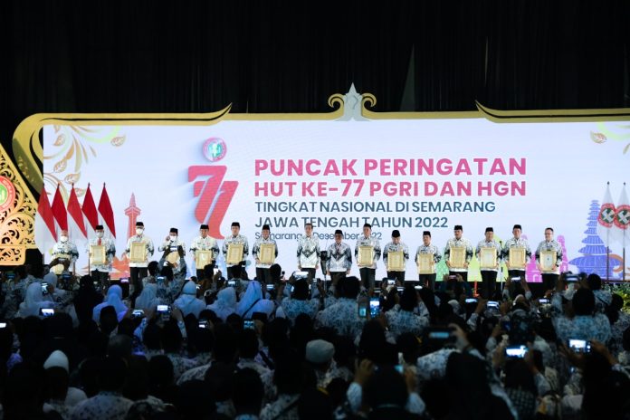 Momen HGN 2022 Tandai Sinergi Gotong Royong Transformasi Guru Indonesia