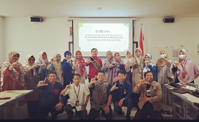 Optimalkan Akun Belajar SMP Islam Athirah 1 Makassar Gelar Workshop PMM dan Canva