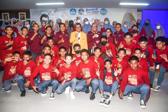 Rektor UNM Motivasi Siswa SMA 1 Sarjo Pasangkayu dalam Kunjungan Studi Banding