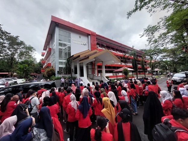 Dekan FKM Unhas Lepas 218 Mahasiswa PBL II di Kabupaten Pangkep