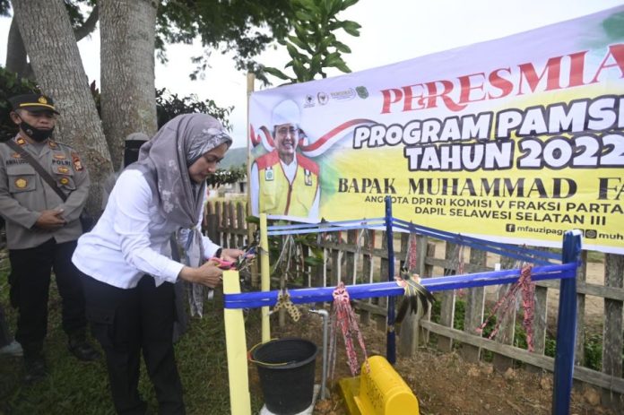 Bupati Luwu Utara, Indah Putri Indriani meresmikan program PAMSIMAS di Kecamatan Seko