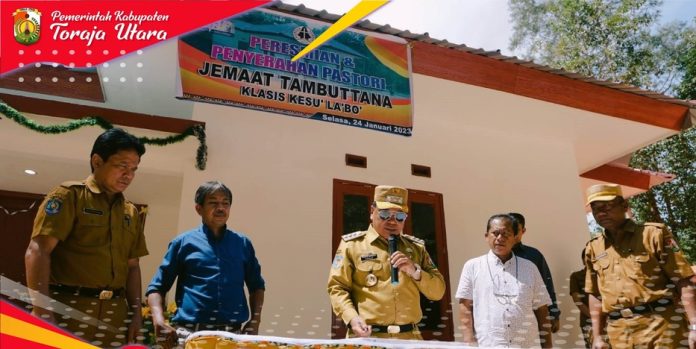 Bupati Toraja Utara Resmikan dan Serahkan Gedung Pastori Gereja Jemaat Tambuttan