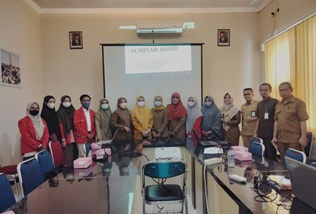 Mahasiswa Departemen Manajemen Rumah Sakit FKM Unhas Laksanakan Seminar Magang di RSUD Haji Makassar