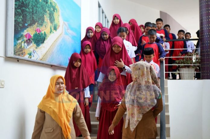 Tingkatkan Minat Baca Siswa, DPK Lutim Lakukan Layanan Antar Jemput Gratis