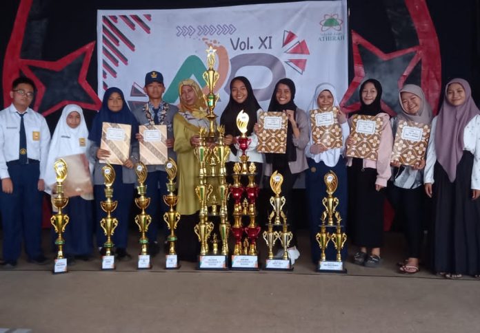 Sukses SMPN1 Watampone Bawa Piala Athirah Olympic Kembali ke Bone