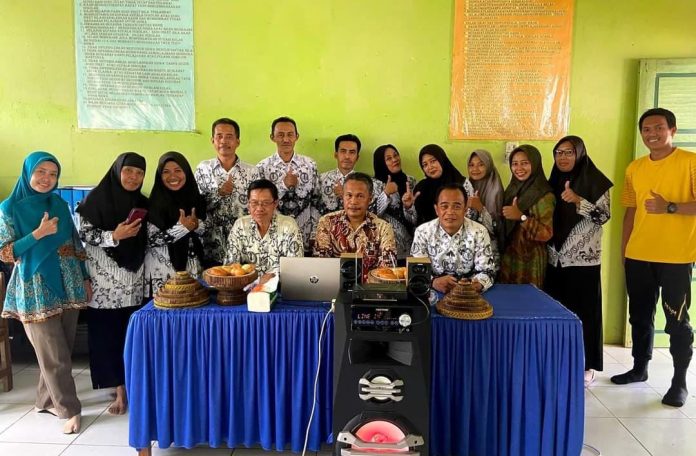 Foto bersama usai Bimlat Guru Mengajar