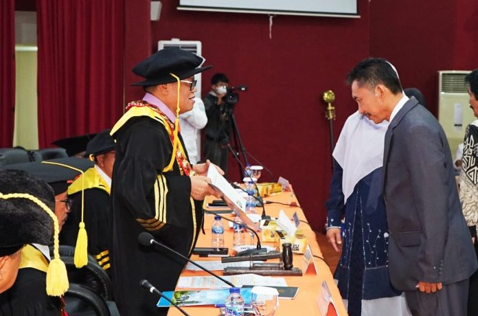 Promosi Doktor Mithhar, Rektor UNM : Berikan Contoh Terbaik kepada Masyarakat Majene