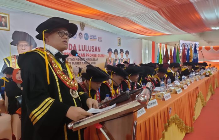 Rektor UNM Kukuhkan 5.480 Alumni PPG Periode Maret 2023