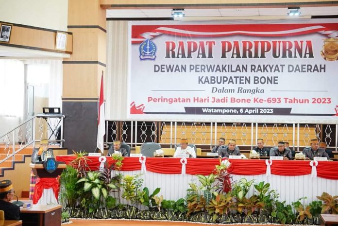 Rapat Paripurna DPRD Bone dalam rangka puncak Peringatan HJB ke-693 tahun 2023 di Ruang Rapat paripurna DPRD Bone, Kamis (6/4/2023).