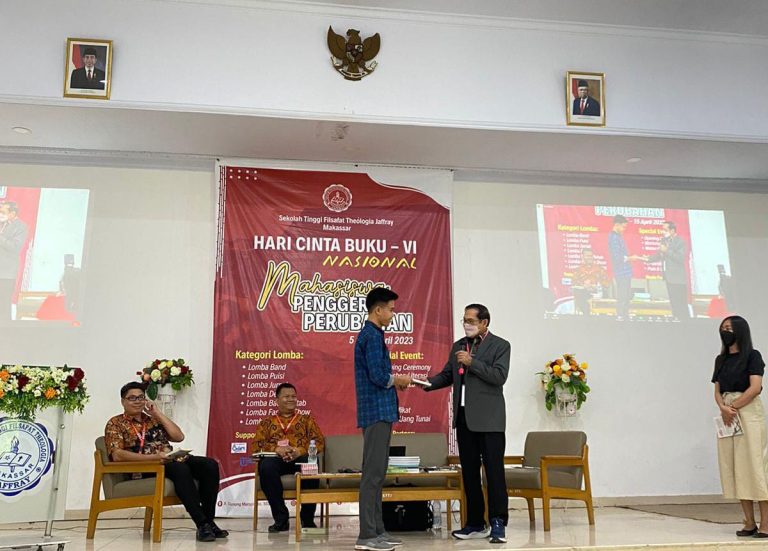 STFT Jaffray Makassar Perdana Gelar Hari Cinta Buku VI 2023 Nasional