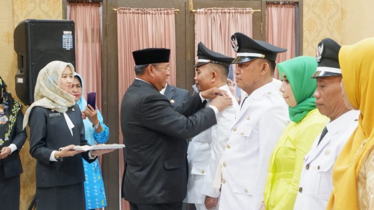 Lantik Empat Lurah, Wabup Soppeng : Identifikasi Masalah Hambat Pencapaian Target Kinerja