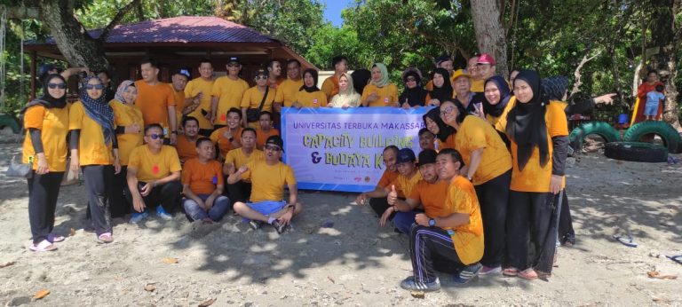 Kampus Negeri UT Makassar Berwisata ke Pulau Dutungan, Menguatkan Silaturahim dan Semangat Maju