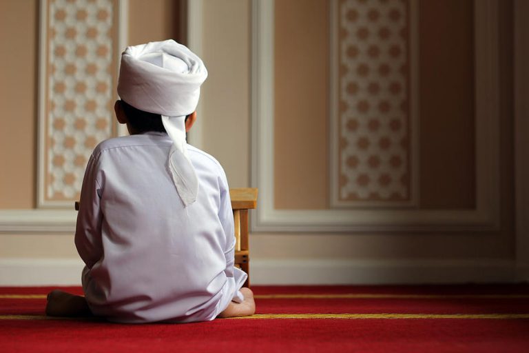 Teks Khutbah Jumat 5 Mei 2023, Tema ‘Peringatan Bagi Orang yang Meremehkan Sholat’