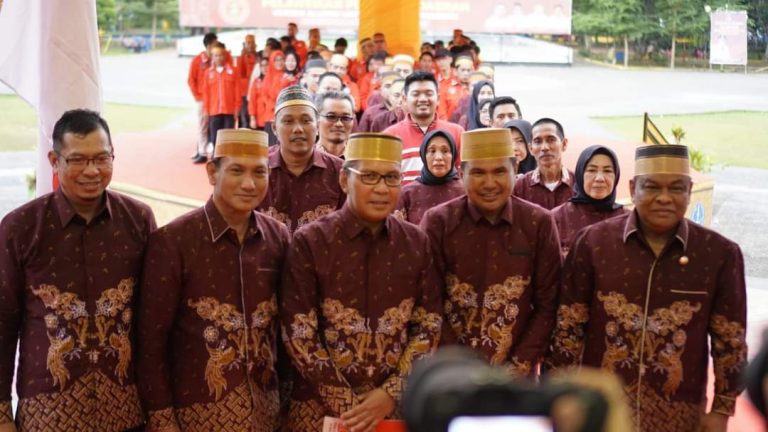 Hadiri Pelantikan Pengurus IKA Unhas Bone, Bupati Fahsar Sampaikan Ini
