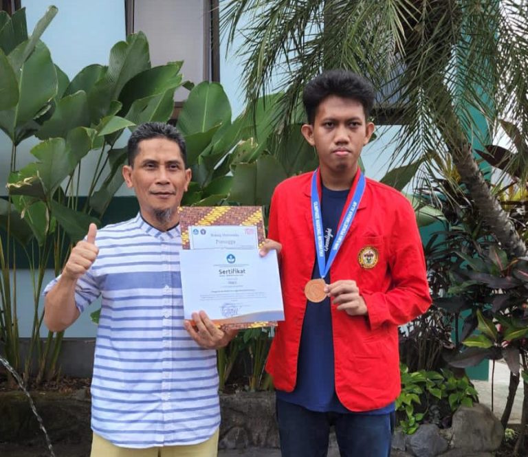Bangga! 2 Mahasiswa Unhas Sabet Medali Perak di Ajang Olimpiade Matematika Rusia