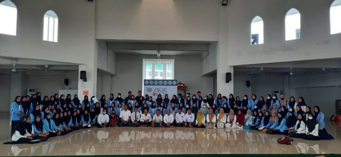 Gelar Dzikir dan Doa Bersama, Dekan FKIP: Mahasiswa Harus Punya Karakter Islami