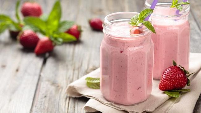 Cara Buat Milkshake Strawberry Lezat di Rumah