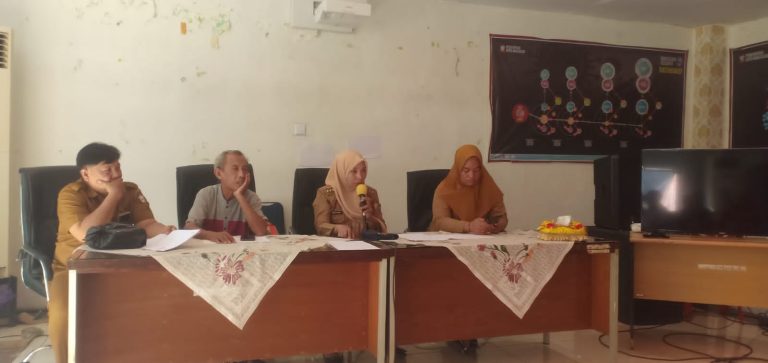 Camat Wajo Bahas Pemutakhiran Data Retribusi Sampah dengan RT-RW 